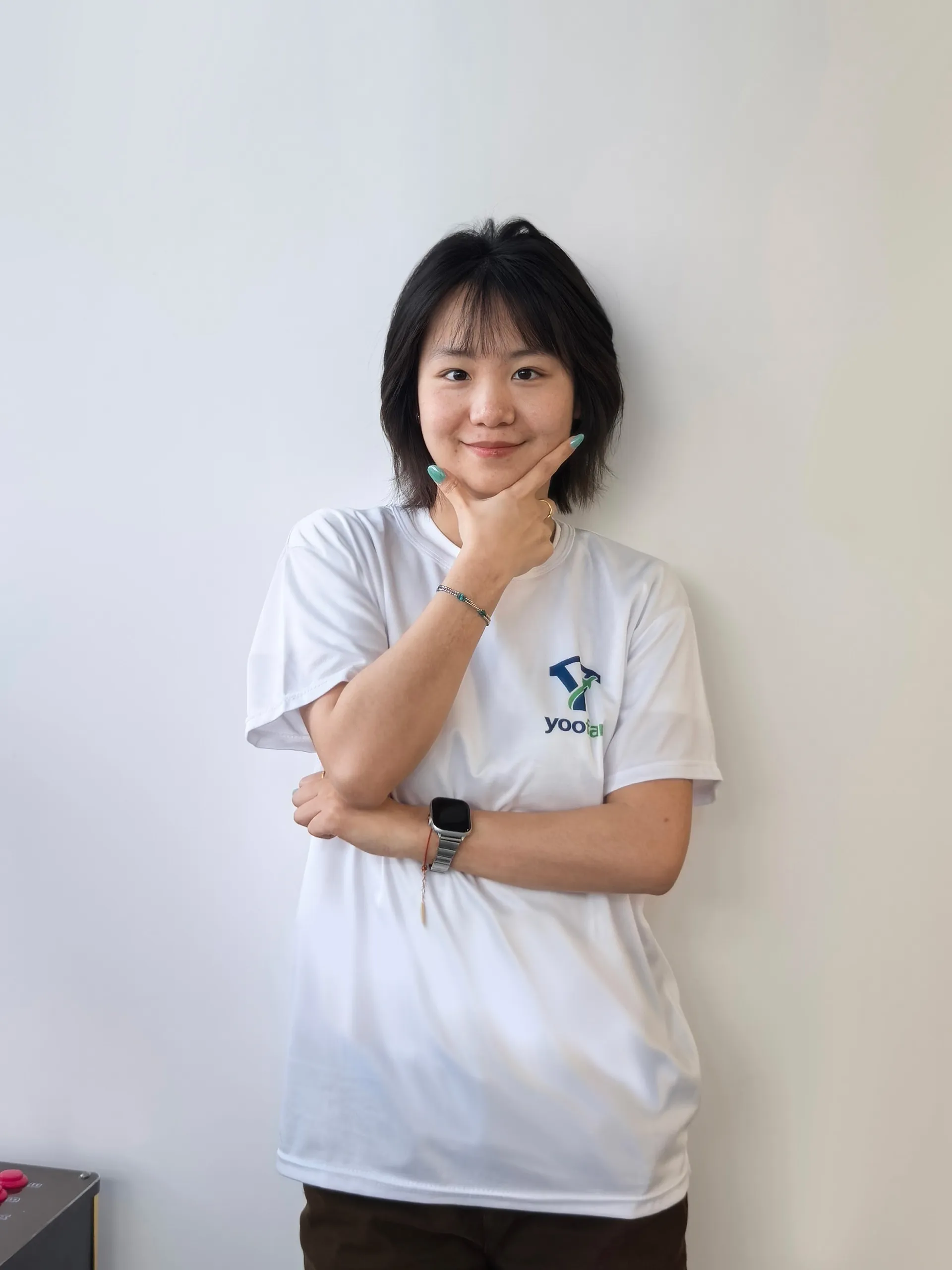 Yoofar dropshipping agent April, customer support representative