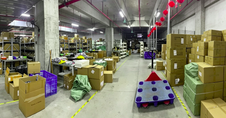 Warehouse pre-stock parcels for Q4 Dropshipping Preparation supply chain guide