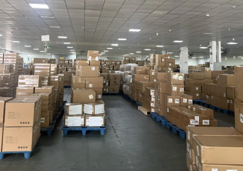 E‑commerce warehouse inventory for Q4 holiday dropshipping fulfillment