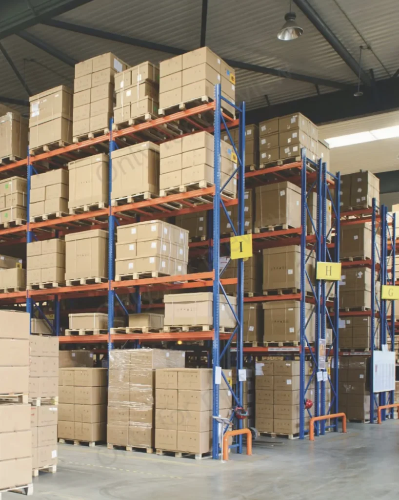 Warehouse stacked shipping boxes for Q4 dropshipping fulfillment